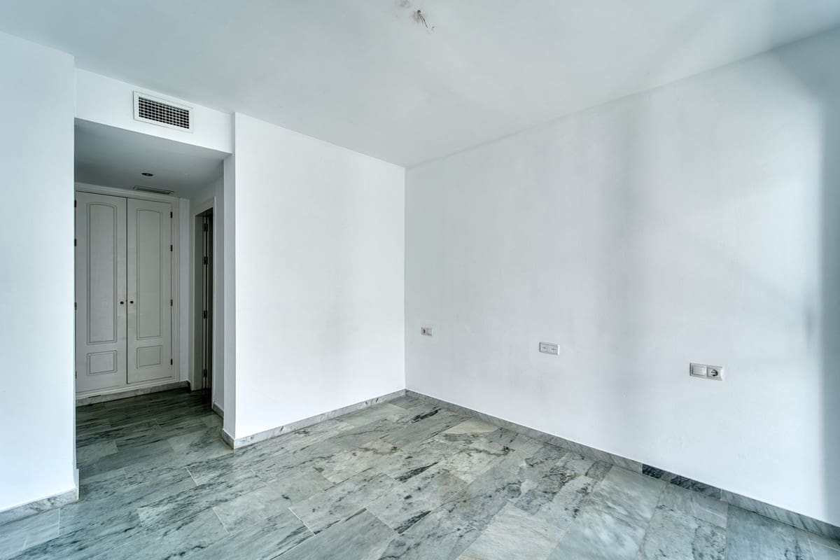 5 slaapkamer Penthouse te koop in Guadalmina - € 1.320.000 (Ref: 9783921)