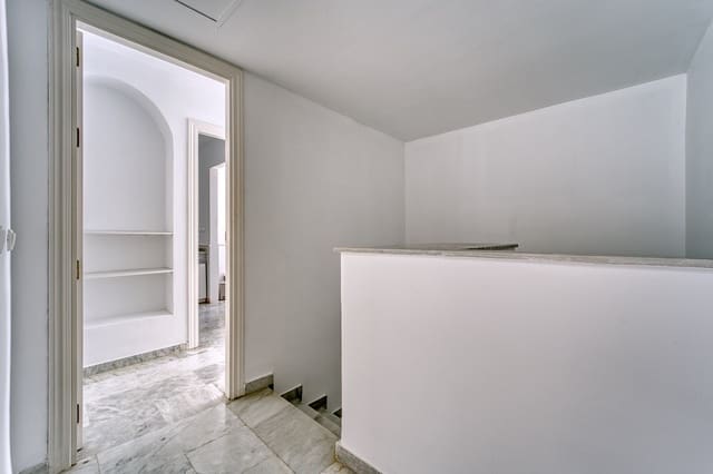 5 slaapkamer Penthouse te koop in Guadalmina Baja, Marbella - € 1.320.000 (Ref: 9783921)