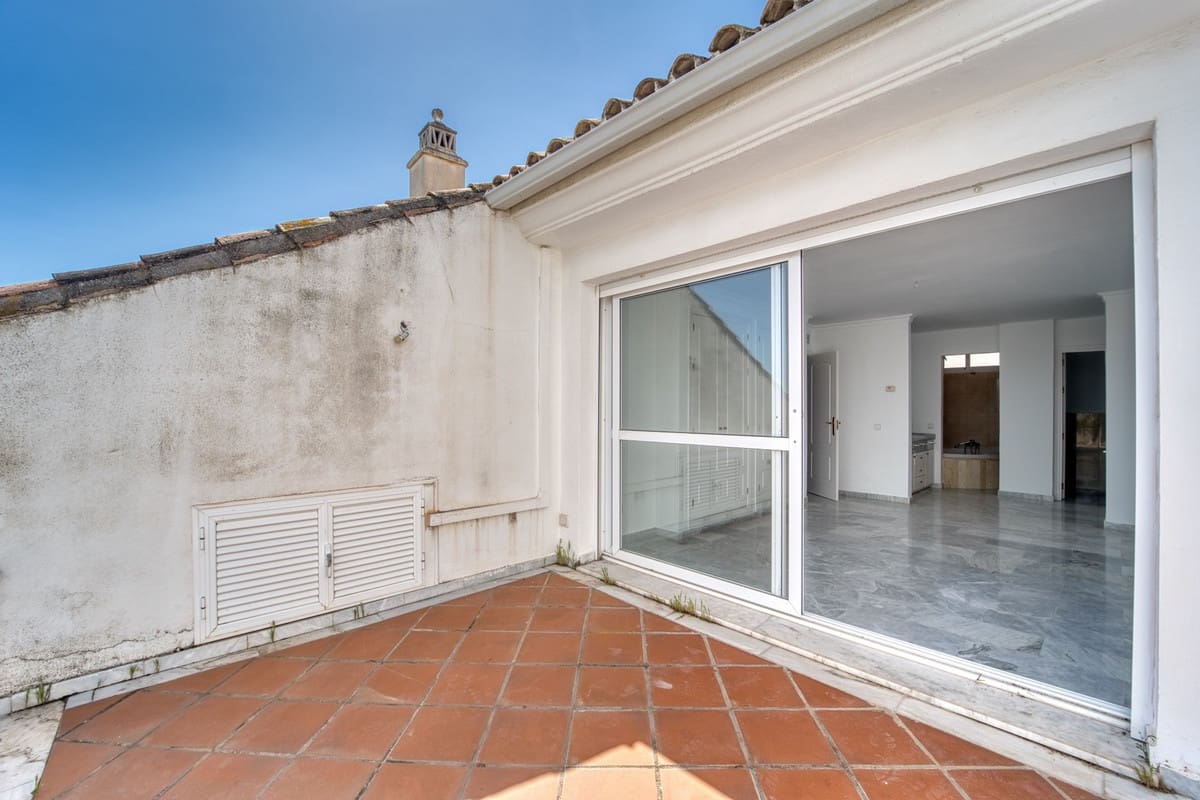 5 slaapkamer Penthouse te koop in Guadalmina - € 1.320.000 (Ref: 9783921)