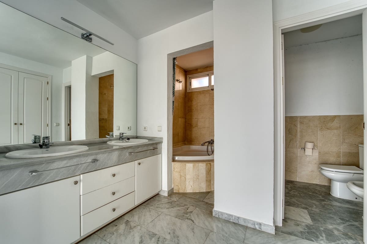 5 slaapkamer Penthouse te koop in Guadalmina - € 1.320.000 (Ref: 9783921)