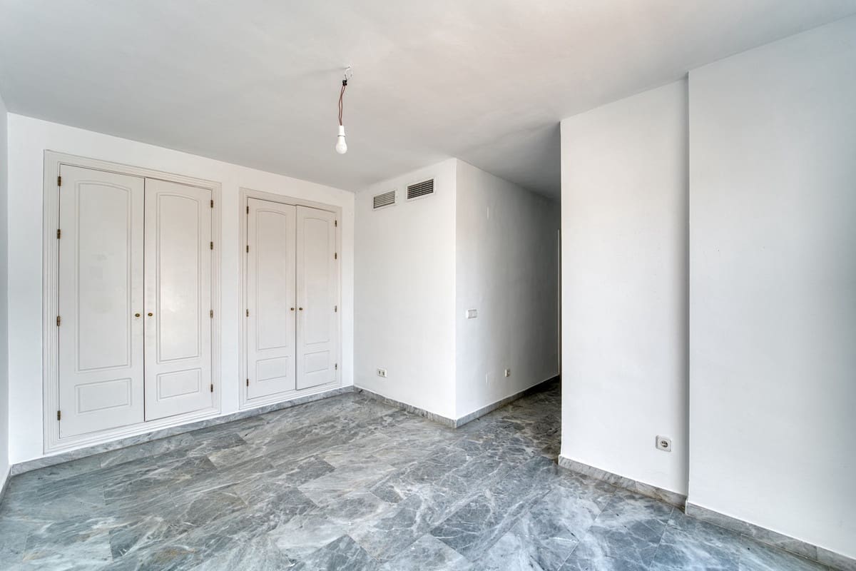 5 slaapkamer Penthouse te koop in Guadalmina - € 1.320.000 (Ref: 9783921)