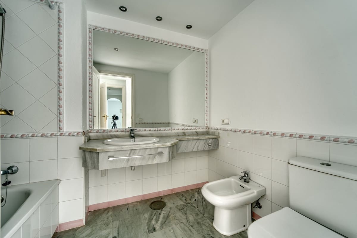 5 slaapkamer Penthouse te koop in Guadalmina - € 1.320.000 (Ref: 9783921)