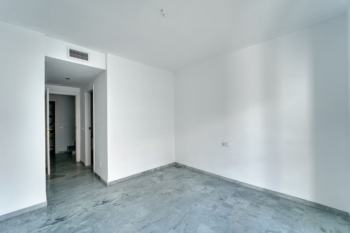 5 slaapkamer Penthouse te koop in Guadalmina - € 1.320.000 (Ref: 9783921)