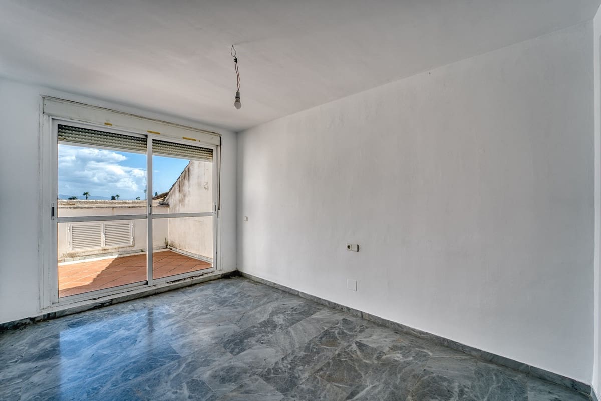 5 slaapkamer Penthouse te koop in Guadalmina - € 1.320.000 (Ref: 9783921)