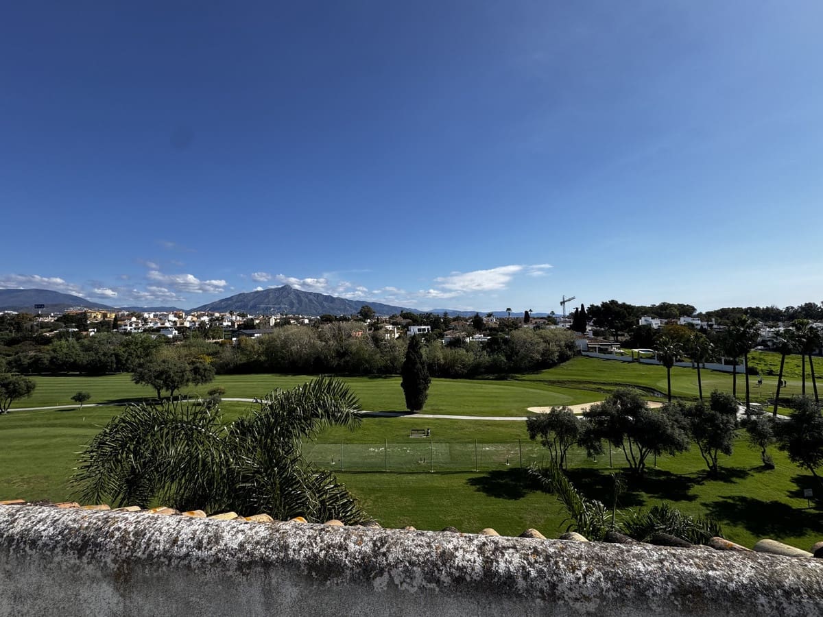 5 slaapkamer Penthouse te koop in Guadalmina - € 1.320.000 (Ref: 9783921)