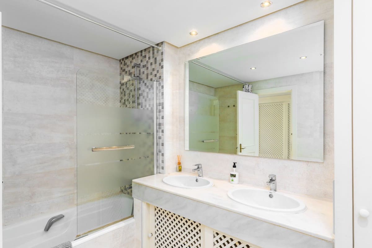 2 bedroom Apartment for sale in Benalmadena - € 529,000 (Ref: 9783922)