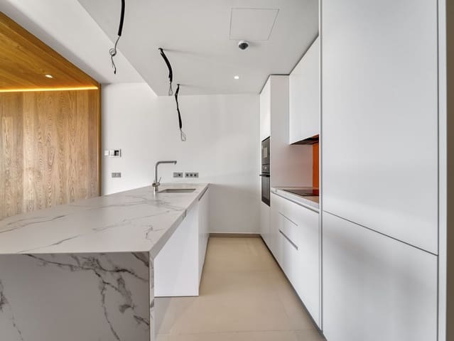 2 soveværelse Lejlighed til salg i Castillo Sohail, Fuengirola - € 849.000 (Ref: 9783923)