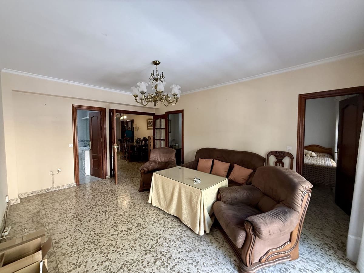 8 slaapkamer Appartement te koop in Fuengirola - € 650.000 (Ref: 9783924)