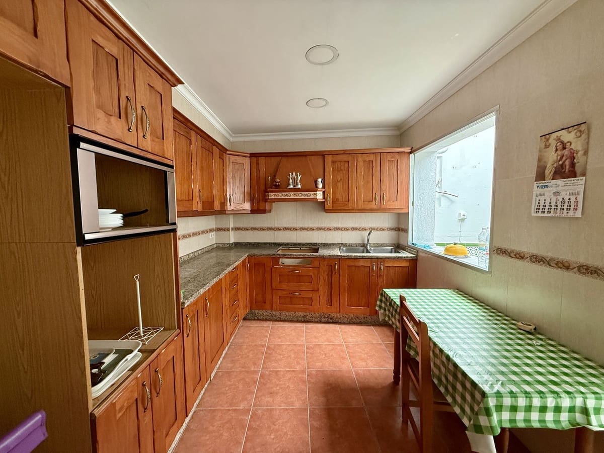 8 slaapkamer Appartement te koop in Fuengirola - € 650.000 (Ref: 9783924)