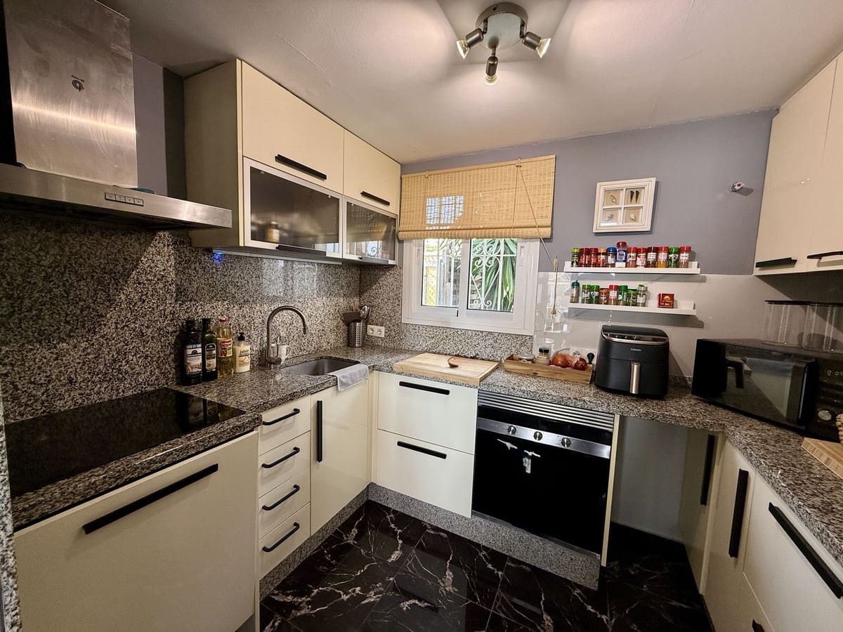 2 sypialnia Dom na sprzedaż w Calahonda - 425 000 € (Ref: 9783925)