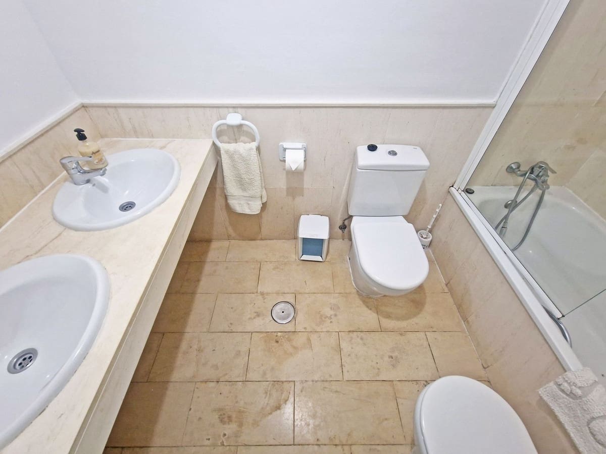 2 bedroom Apartment for sale in Calahonda with garage - € 499,000 (Ref: 9783927)