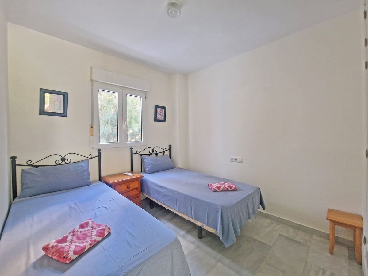 2 bedroom Apartment for sale in Calahonda with garage - € 499,000 (Ref: 9783927)