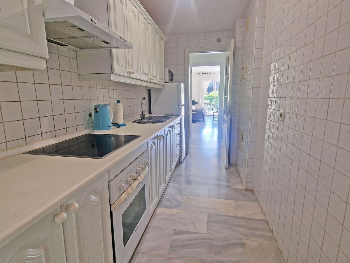 2 bedroom Apartment for sale in Calahonda with garage - € 499,000 (Ref: 9783927)