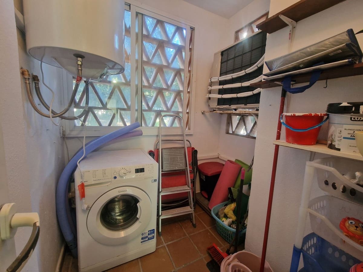 2 bedroom Apartment for sale in Calahonda with garage - € 499,000 (Ref: 9783927)