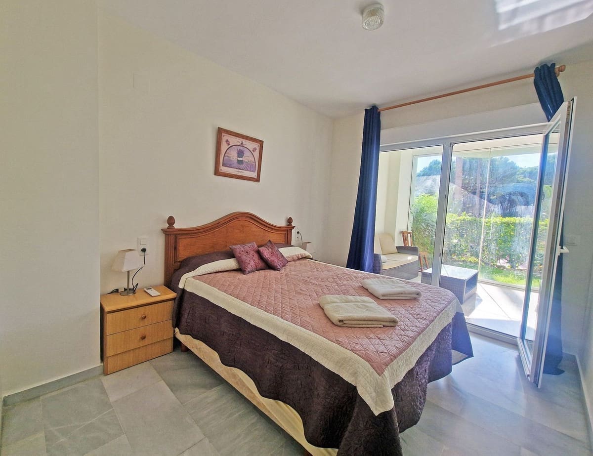 2 bedroom Apartment for sale in Calahonda with garage - € 499,000 (Ref: 9783927)