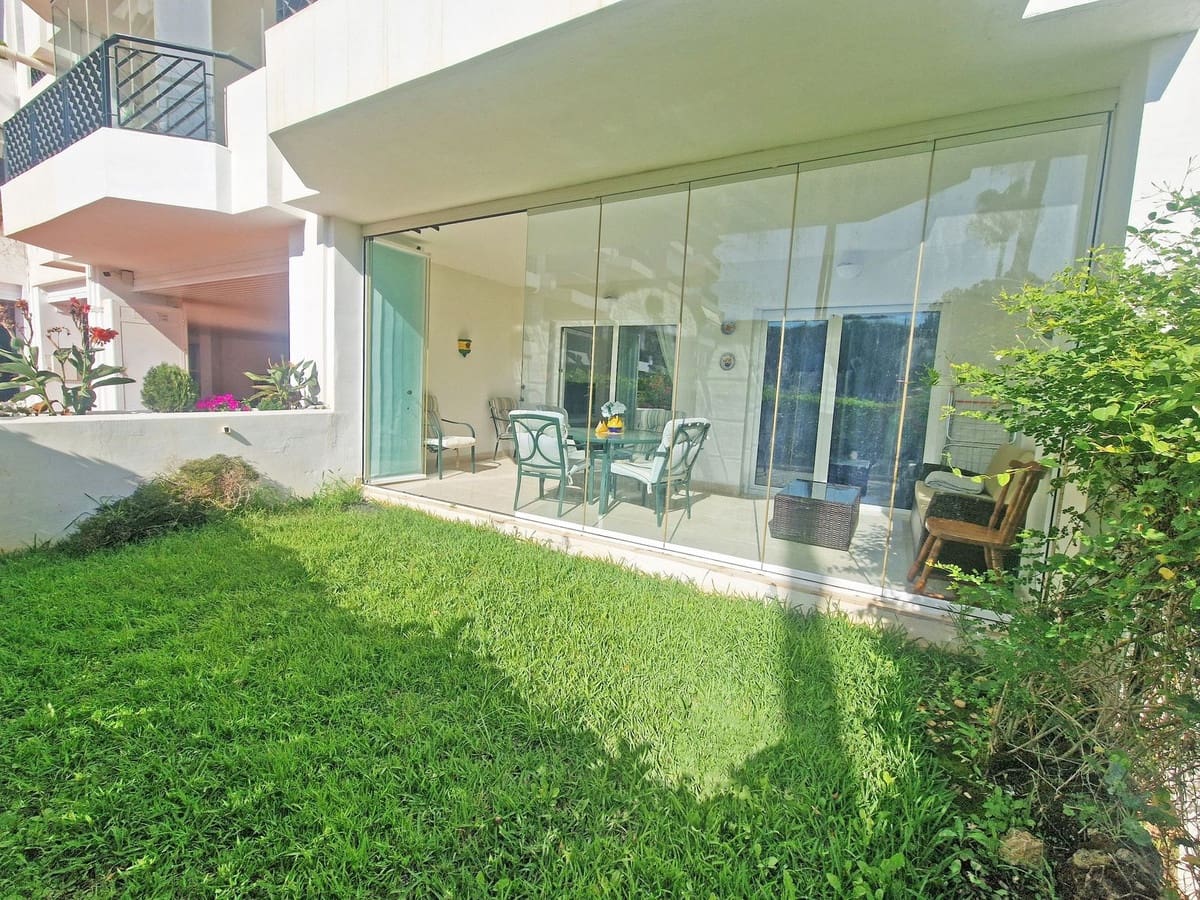 2 bedroom Apartment for sale in Calahonda with garage - € 499,000 (Ref: 9783927)