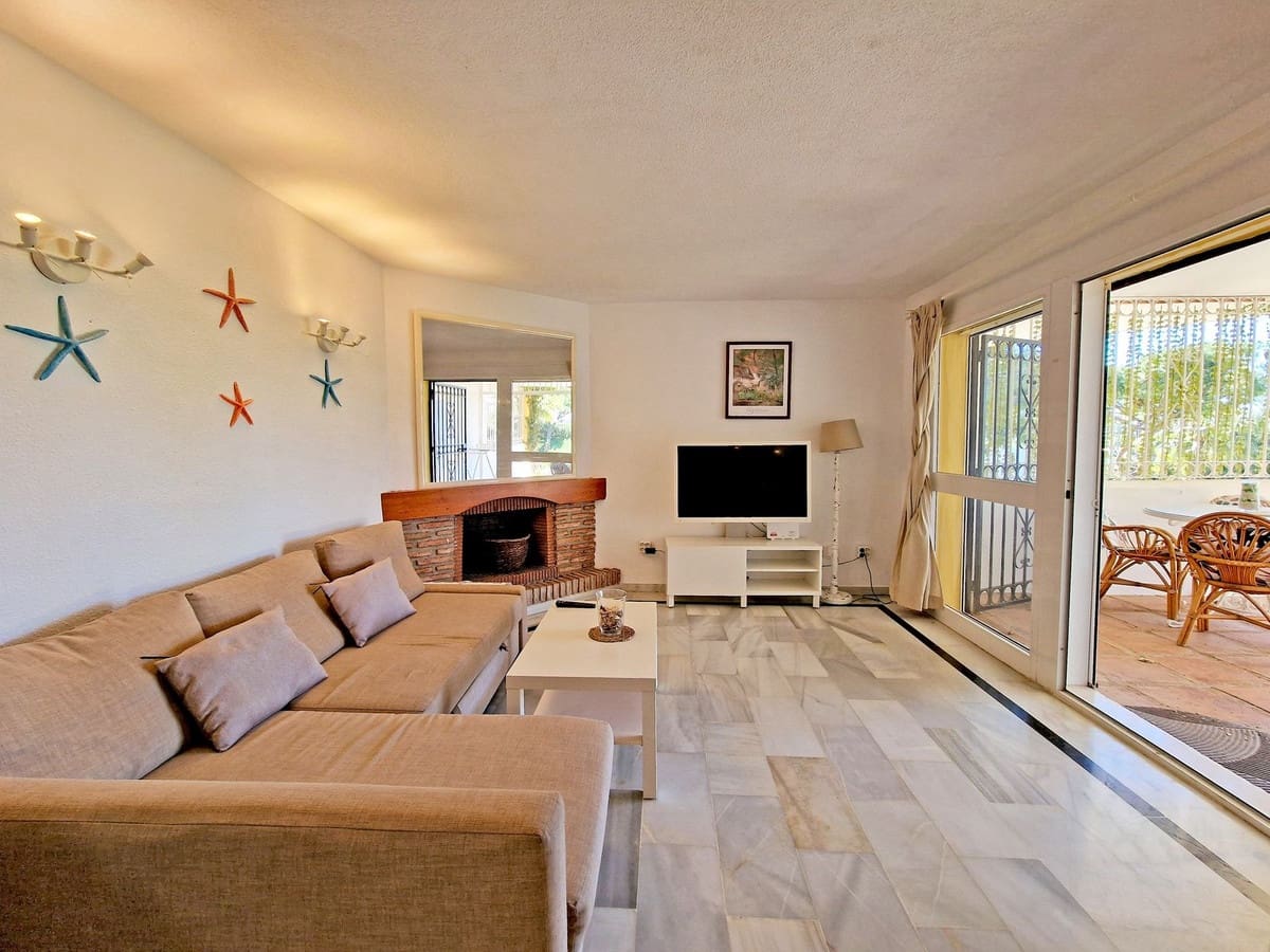 2 bedroom Apartment for sale in Calahonda with garage - € 315,000 (Ref: 9783928)