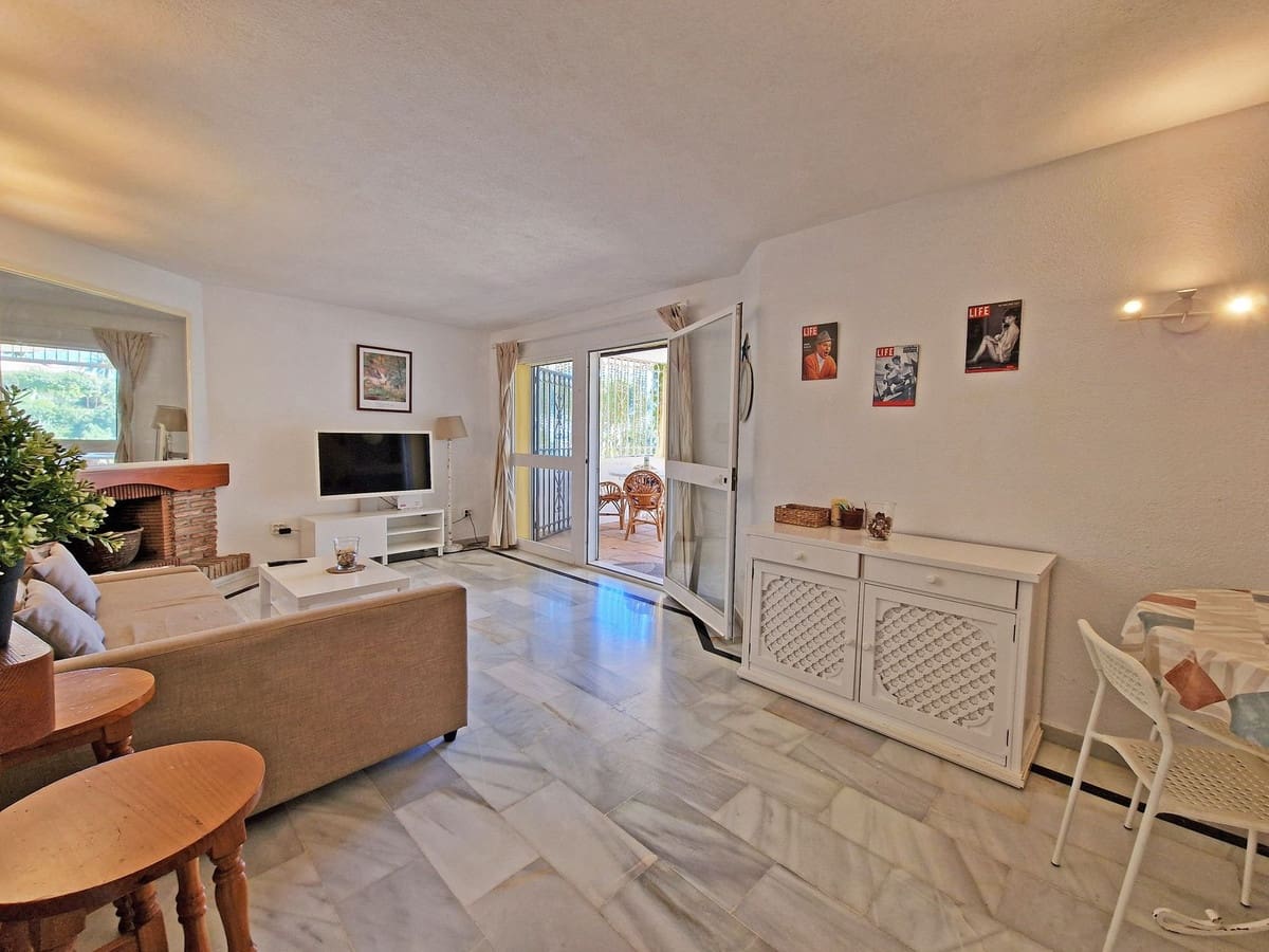 2 bedroom Apartment for sale in Calahonda with garage - € 315,000 (Ref: 9783928)