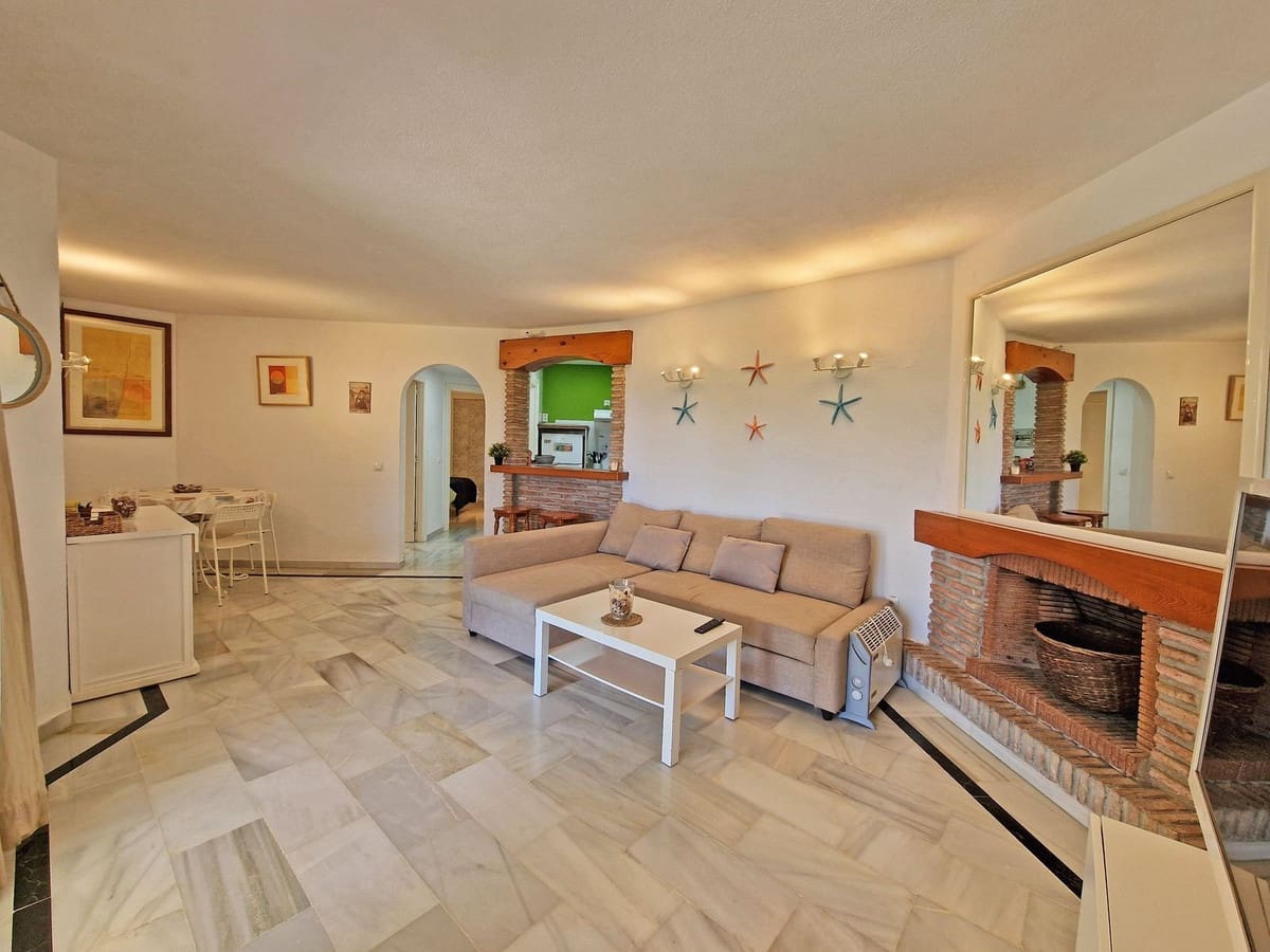 2 bedroom Apartment for sale in Calahonda with garage - € 315,000 (Ref: 9783928)