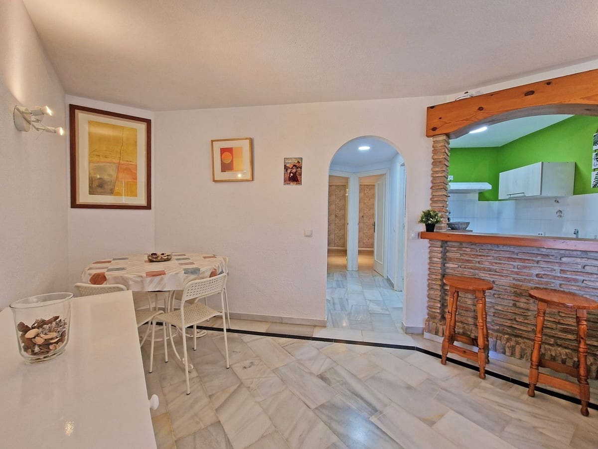2 bedroom Apartment for sale in Calahonda with garage - € 315,000 (Ref: 9783928)