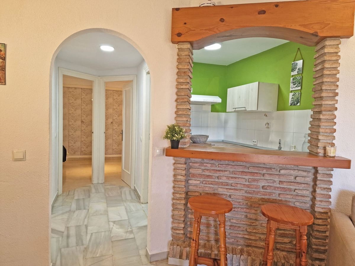 2 bedroom Apartment for sale in Calahonda with garage - € 315,000 (Ref: 9783928)