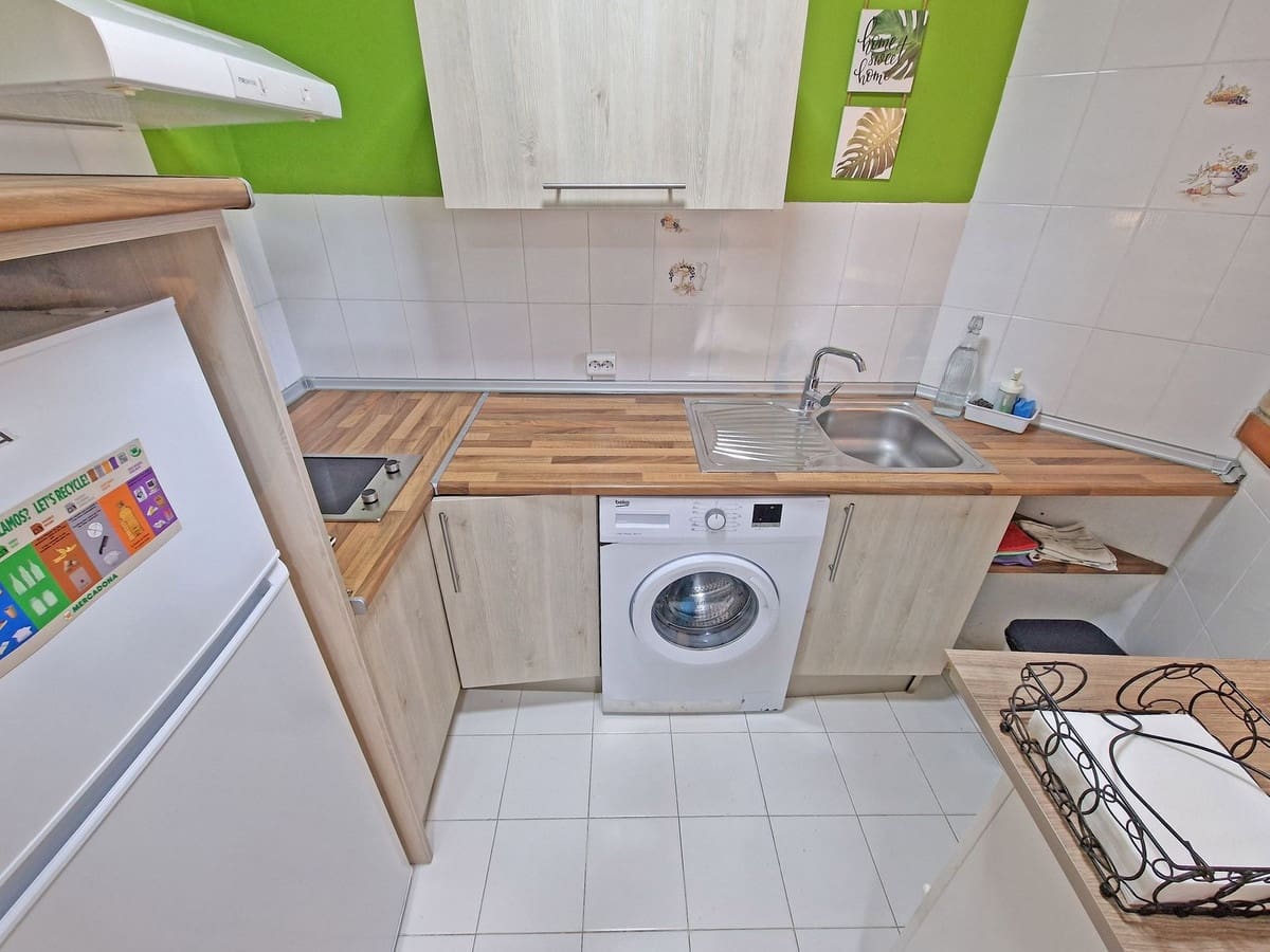 2 bedroom Apartment for sale in Calahonda with garage - € 315,000 (Ref: 9783928)