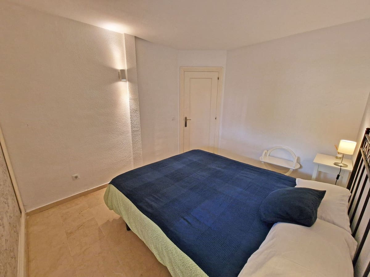 2 bedroom Apartment for sale in Calahonda with garage - € 315,000 (Ref: 9783928)