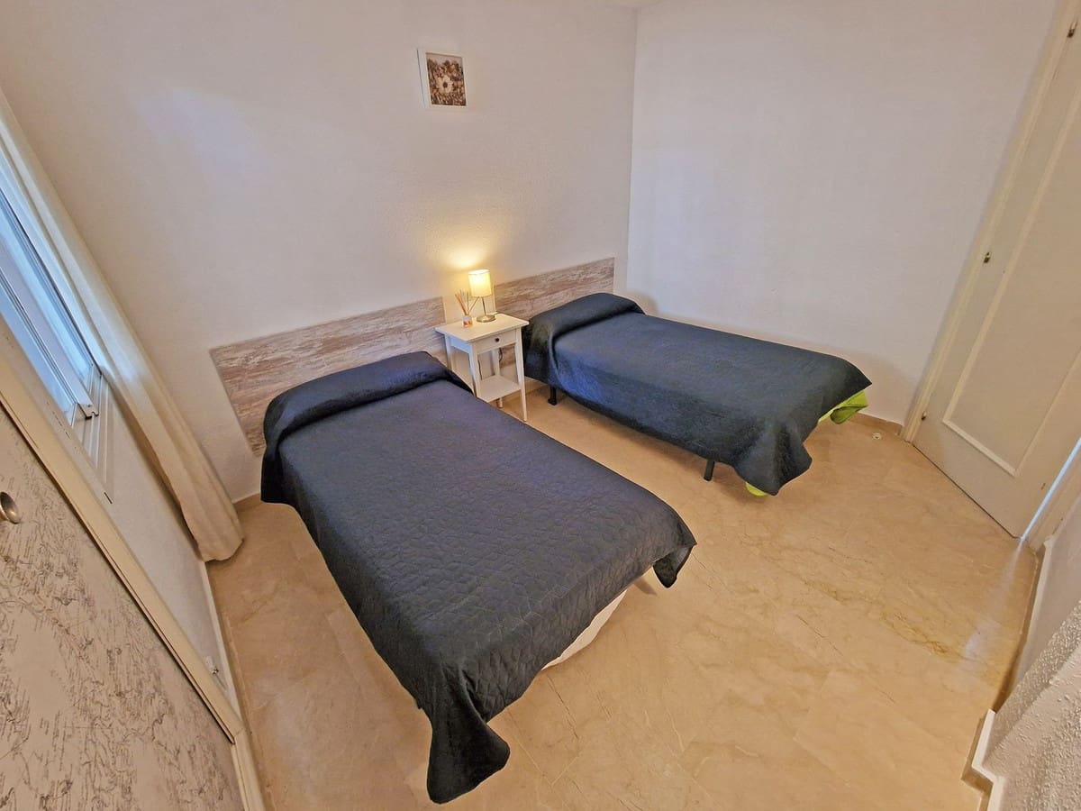 2 bedroom Apartment for sale in Calahonda with garage - € 315,000 (Ref: 9783928)