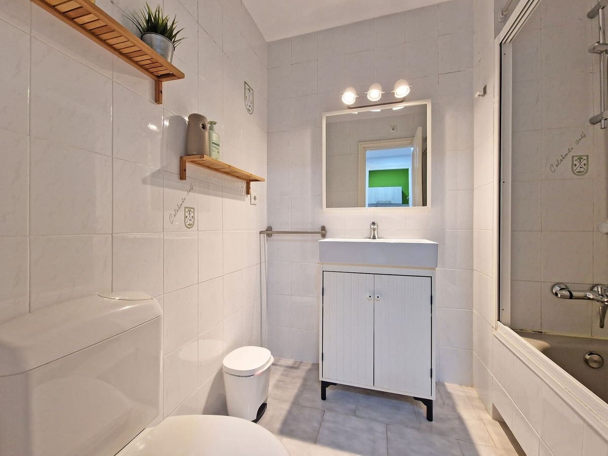 2 bedroom Apartment for sale in Calahonda with garage - € 315,000 (Ref: 9783928)