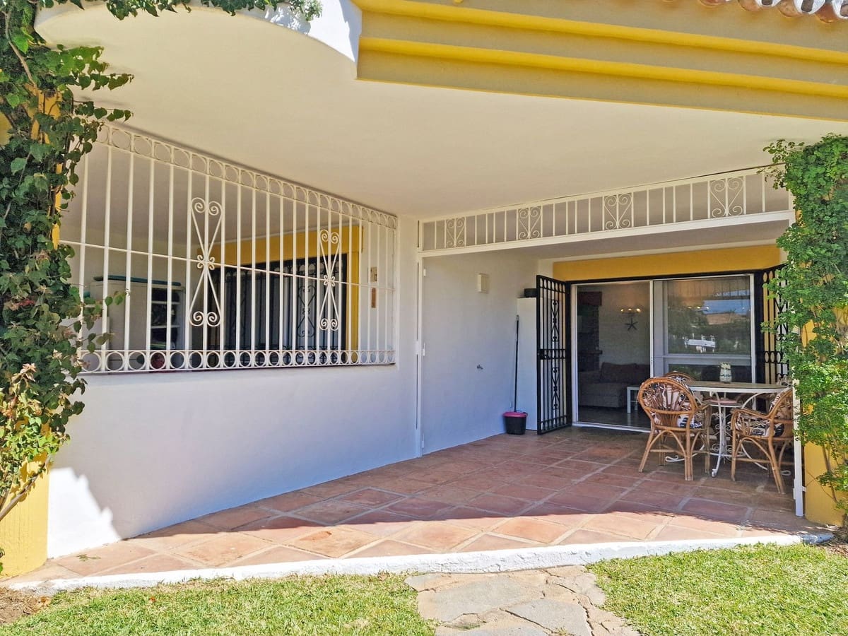 2 bedroom Apartment for sale in Calahonda with garage - € 315,000 (Ref: 9783928)