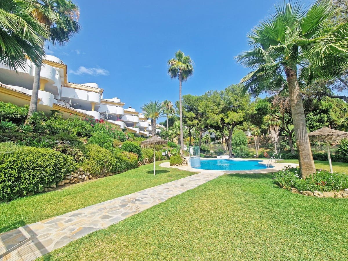 2 bedroom Apartment for sale in Calahonda with garage - € 315,000 (Ref: 9783928)