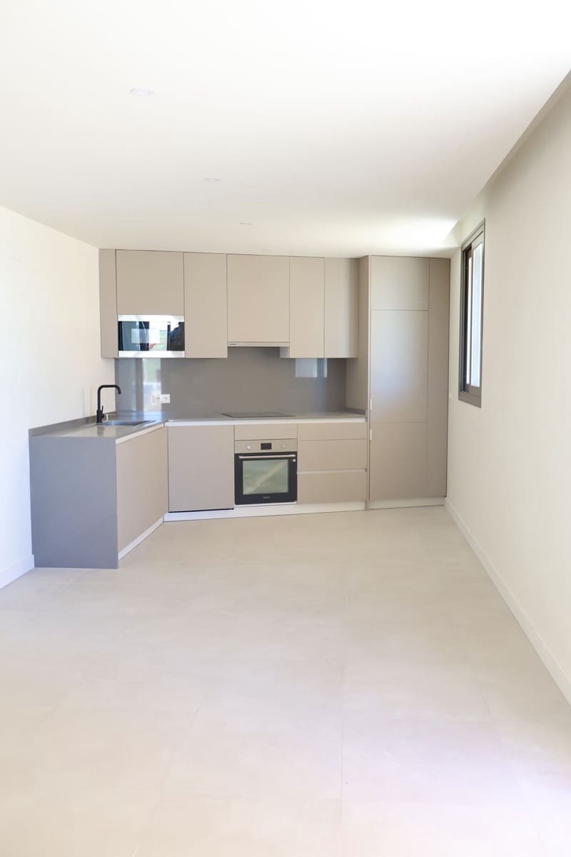 3 chambre Penthouse à vendre à Estepona avec garage - 649 000 € (Ref: 9783932)