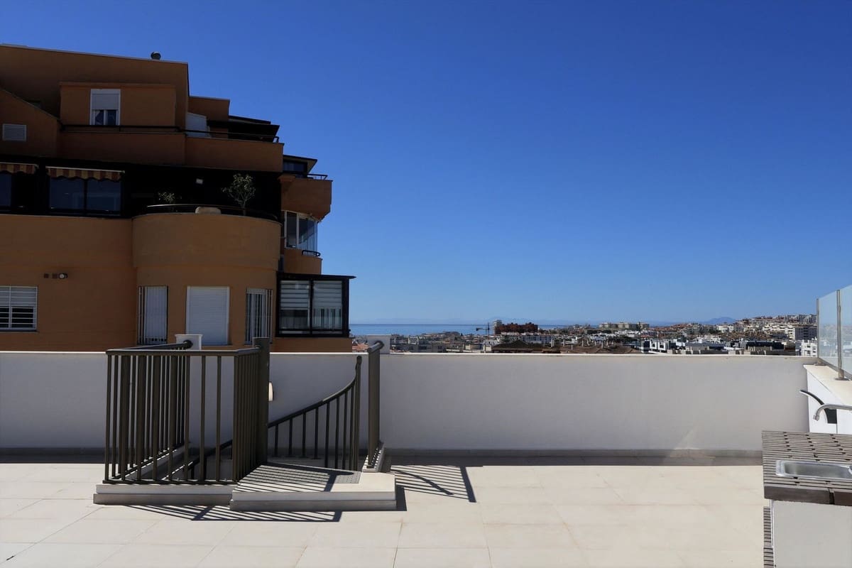 3 chambre Penthouse à vendre à Estepona avec garage - 649 000 € (Ref: 9783932)