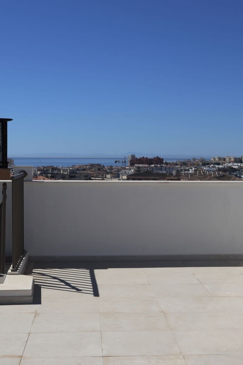 3 chambre Penthouse à vendre à Estepona avec garage - 649 000 € (Ref: 9783932)