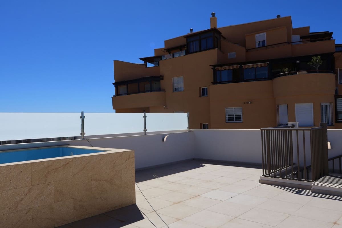 3 chambre Penthouse à vendre à Estepona avec garage - 649 000 € (Ref: 9783932)