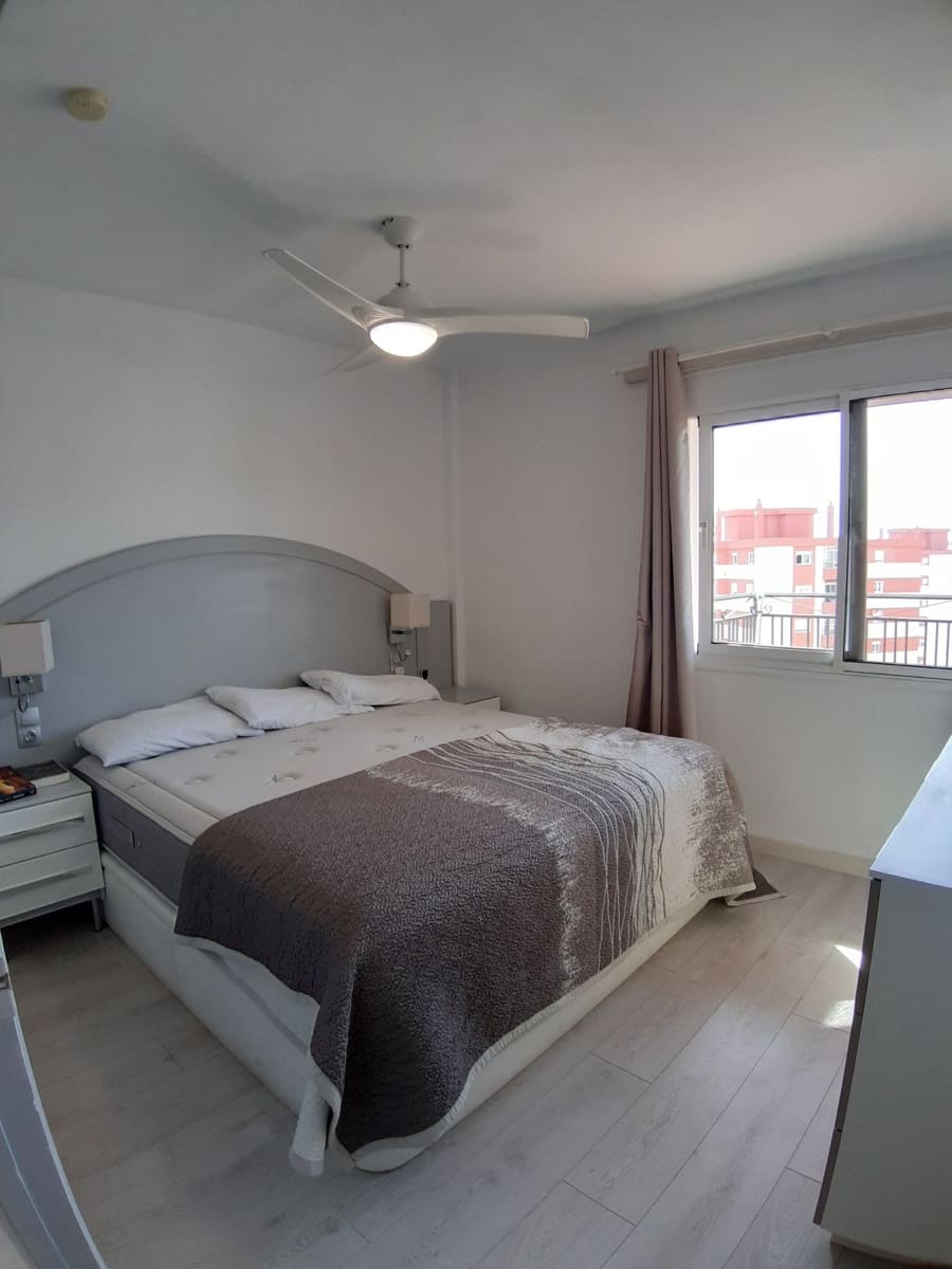 Apartamento de 2 habitaciones en Fuengirola en venta - 329.000 € (Ref: 9789948)
