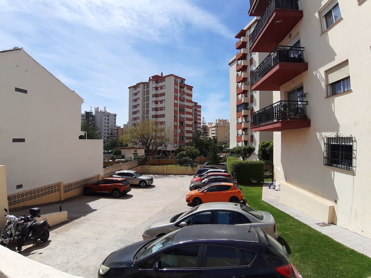 Apartamento de 2 habitaciones en Fuengirola en venta - 329.000 € (Ref: 9789948)