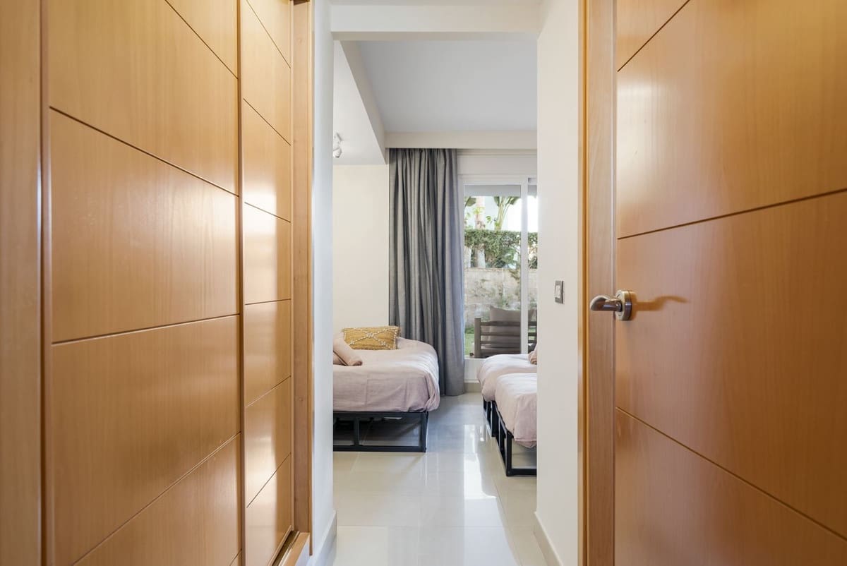 2 soverom Leilighet til salgs i Estepona med garasje - € 420 000 (Ref: 9789949)