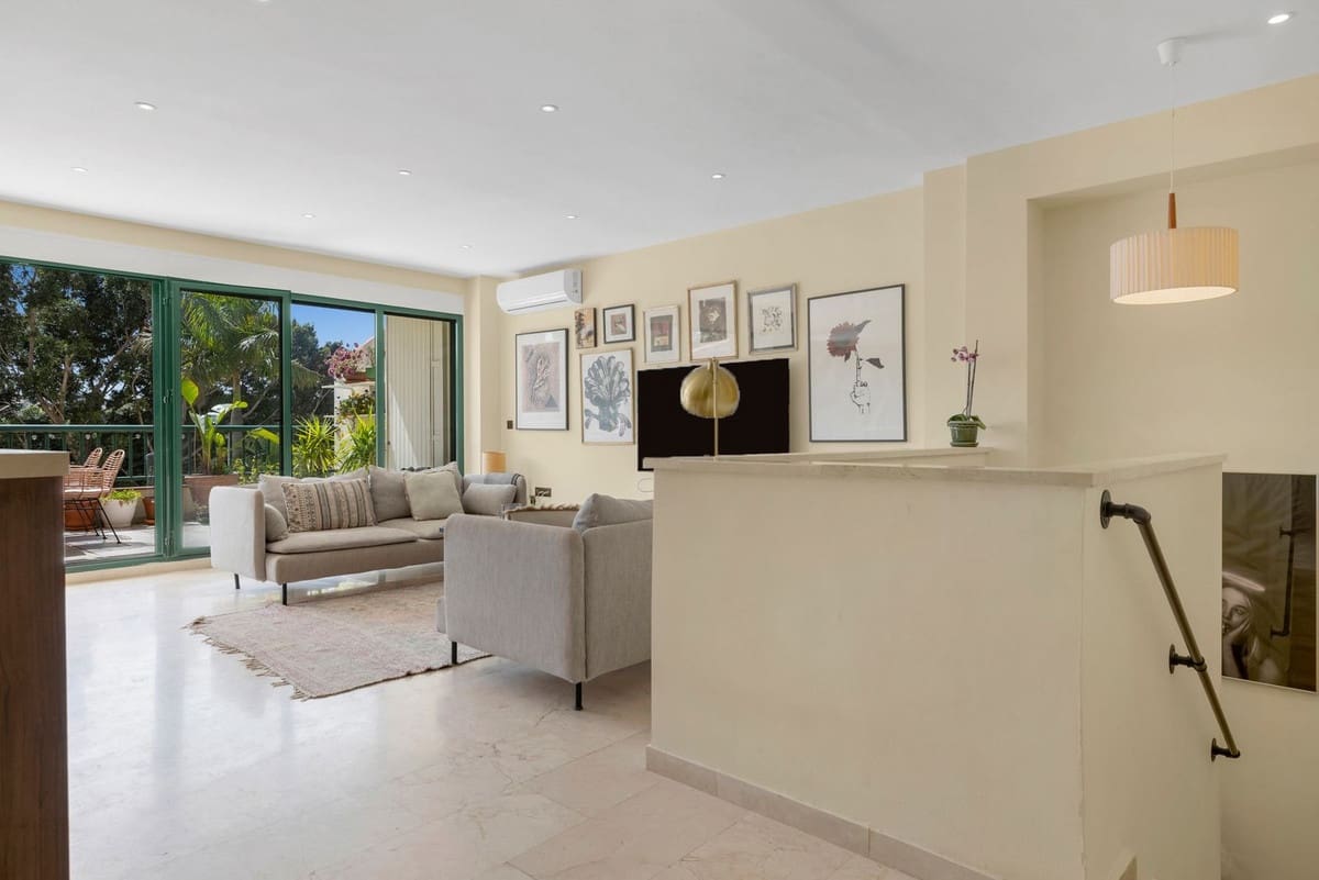 Apartamento de 2 habitaciones en Torrequebrada en venta - 395.000 € (Ref: 9793768)