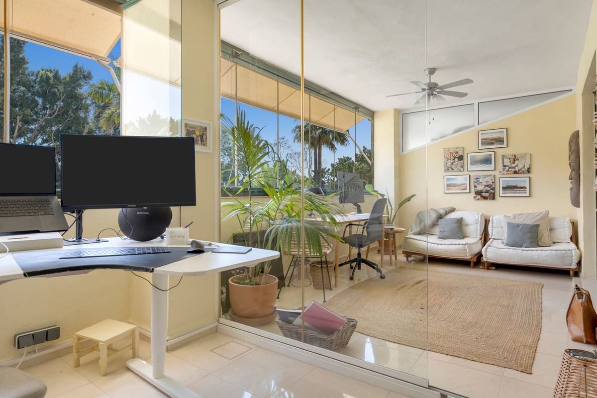 Apartamento de 2 habitaciones en Torrequebrada en venta - 395.000 € (Ref: 9793768)