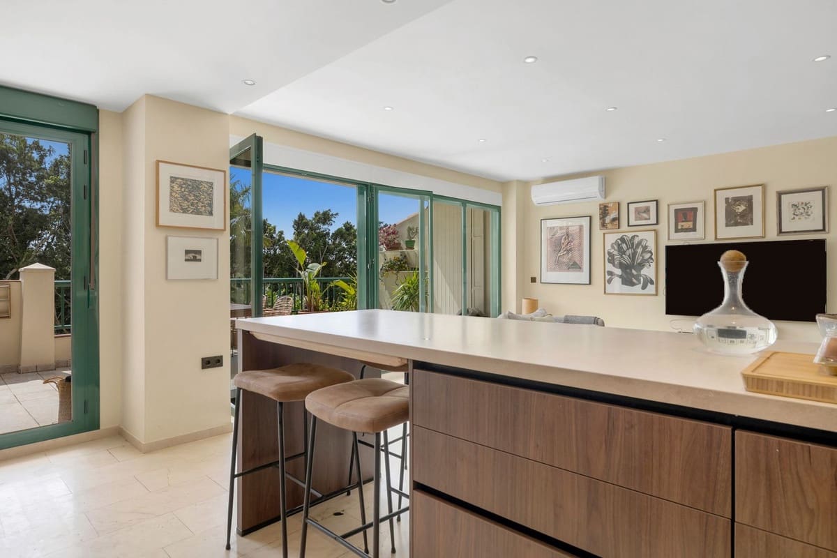 Apartamento de 2 habitaciones en Torrequebrada en venta - 395.000 € (Ref: 9793768)