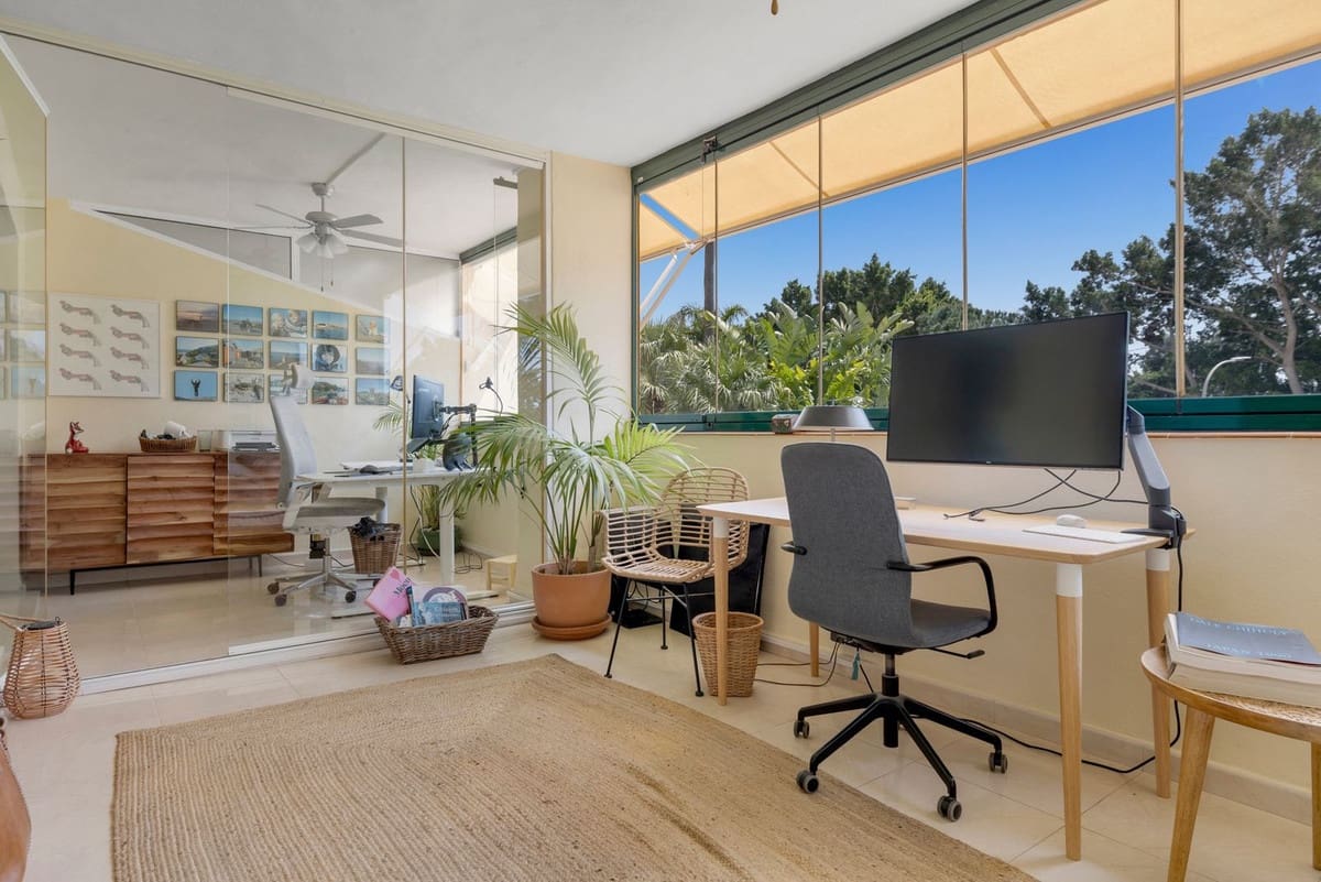 Apartamento de 2 habitaciones en Torrequebrada en venta - 395.000 € (Ref: 9793768)