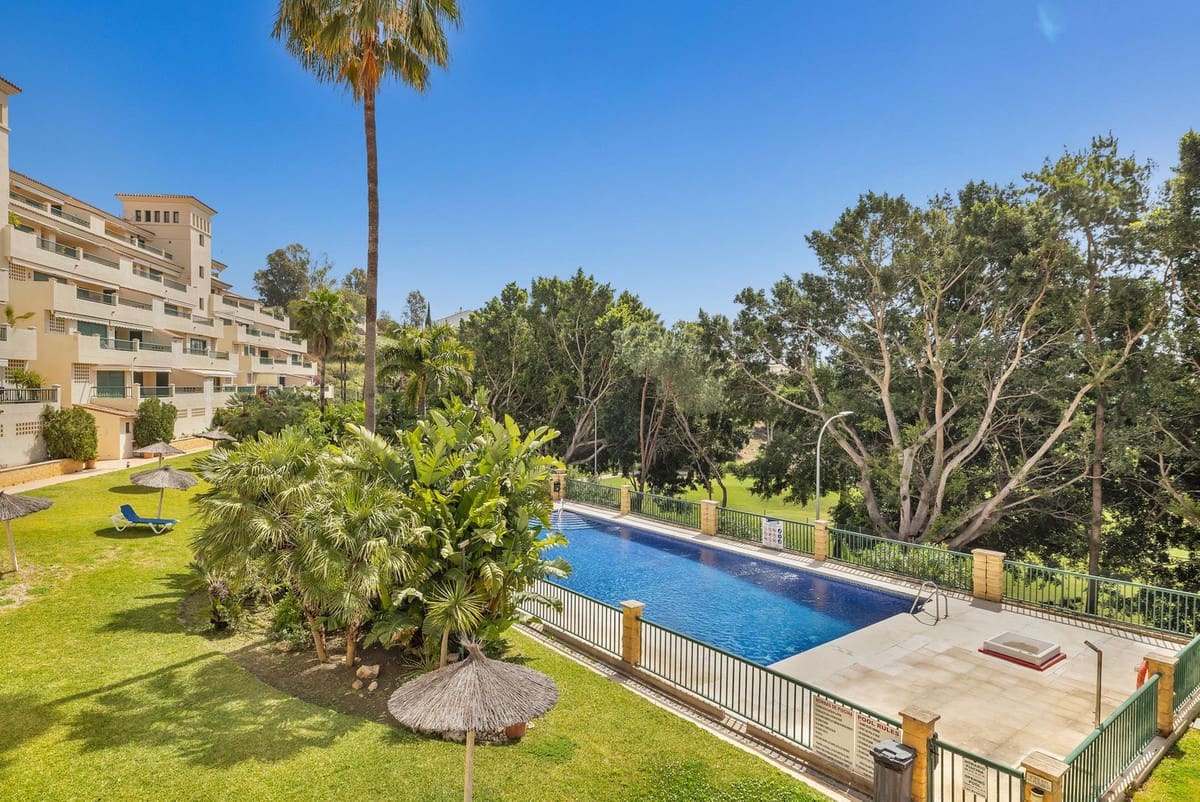 Apartamento de 2 habitaciones en Torrequebrada en venta - 395.000 € (Ref: 9793768)