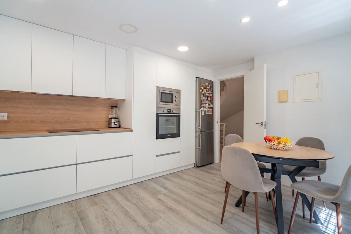 6 soveværelse Byhus til salg i Malaga by - € 1.375.000 (Ref: 9795945)