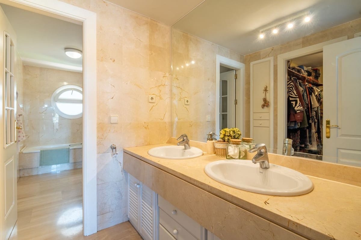 6 soveværelse Byhus til salg i Malaga by - € 1.375.000 (Ref: 9795945)