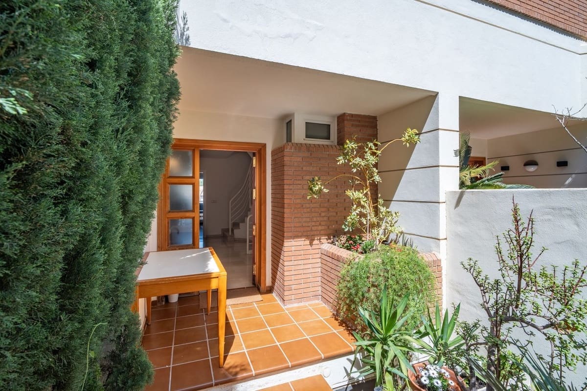 6 soveværelse Byhus til salg i Malaga by - € 1.375.000 (Ref: 9795945)