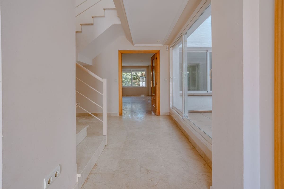 3 sypialnia Finka/Dom wiejski na sprzedaż w New Golden Mile - 550 000 € (Ref: 9795949)