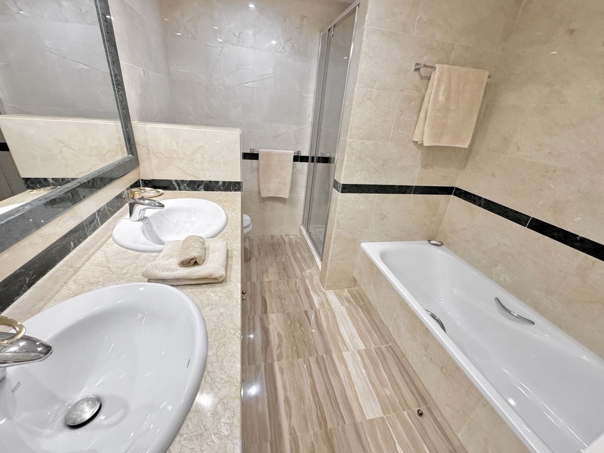 2 soveværelse Lejlighed til salg i Elviria med garage - € 625.000 (Ref: 9798471)