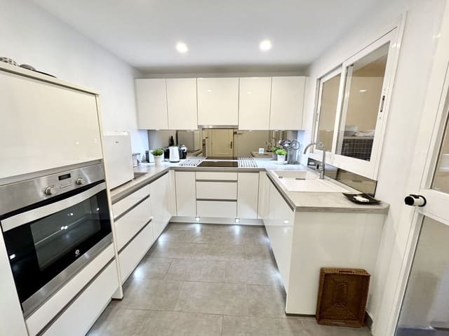 2 soveværelse Lejlighed til salg i Elviria, Marbella med garage - € 625.000 (Ref: 9798471)