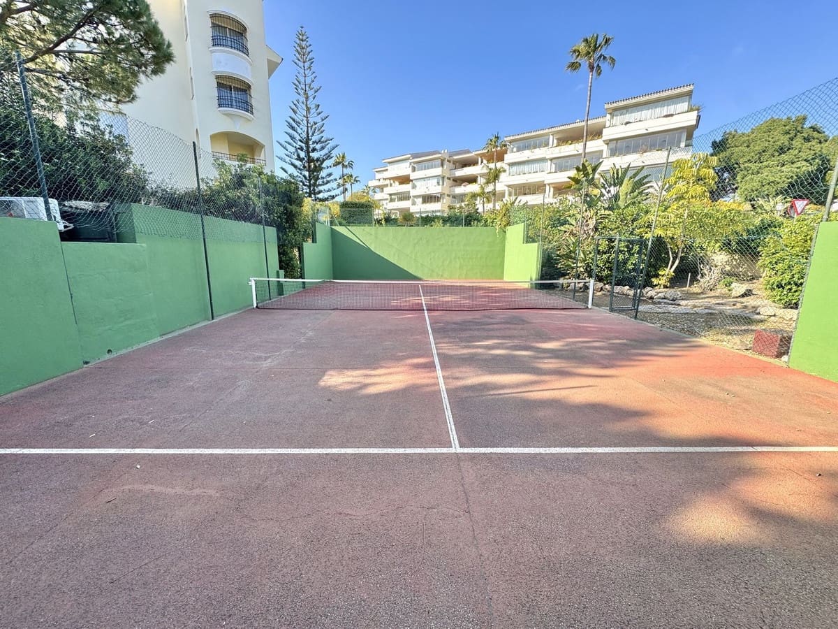 2 soveværelse Lejlighed til salg i Elviria med garage - € 625.000 (Ref: 9798471)